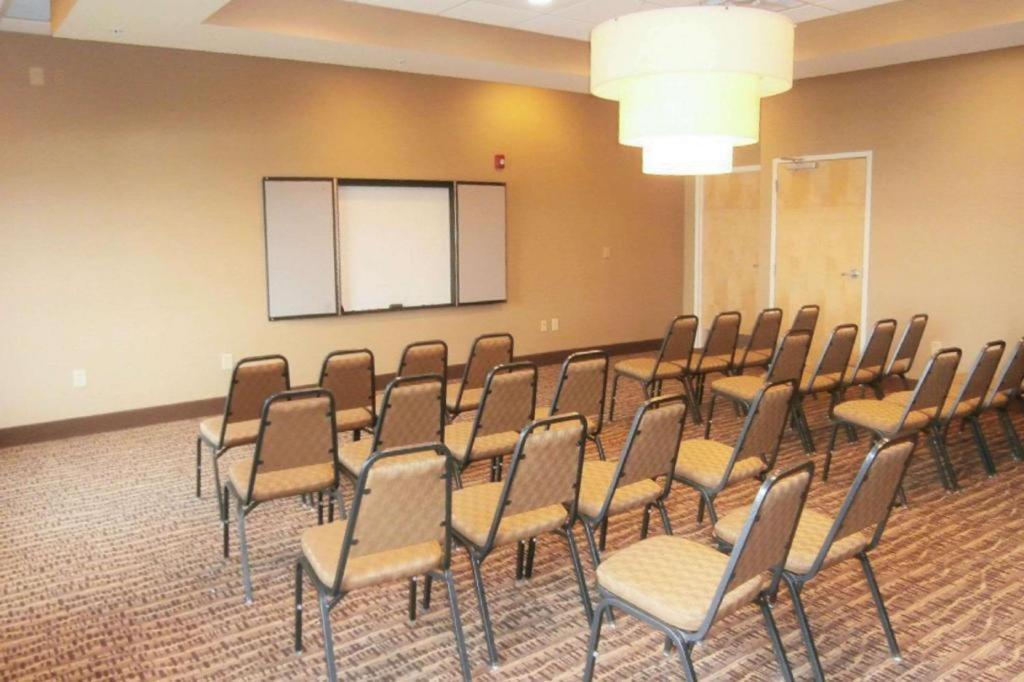 Comfort Suites Смирна Экстерьер фото